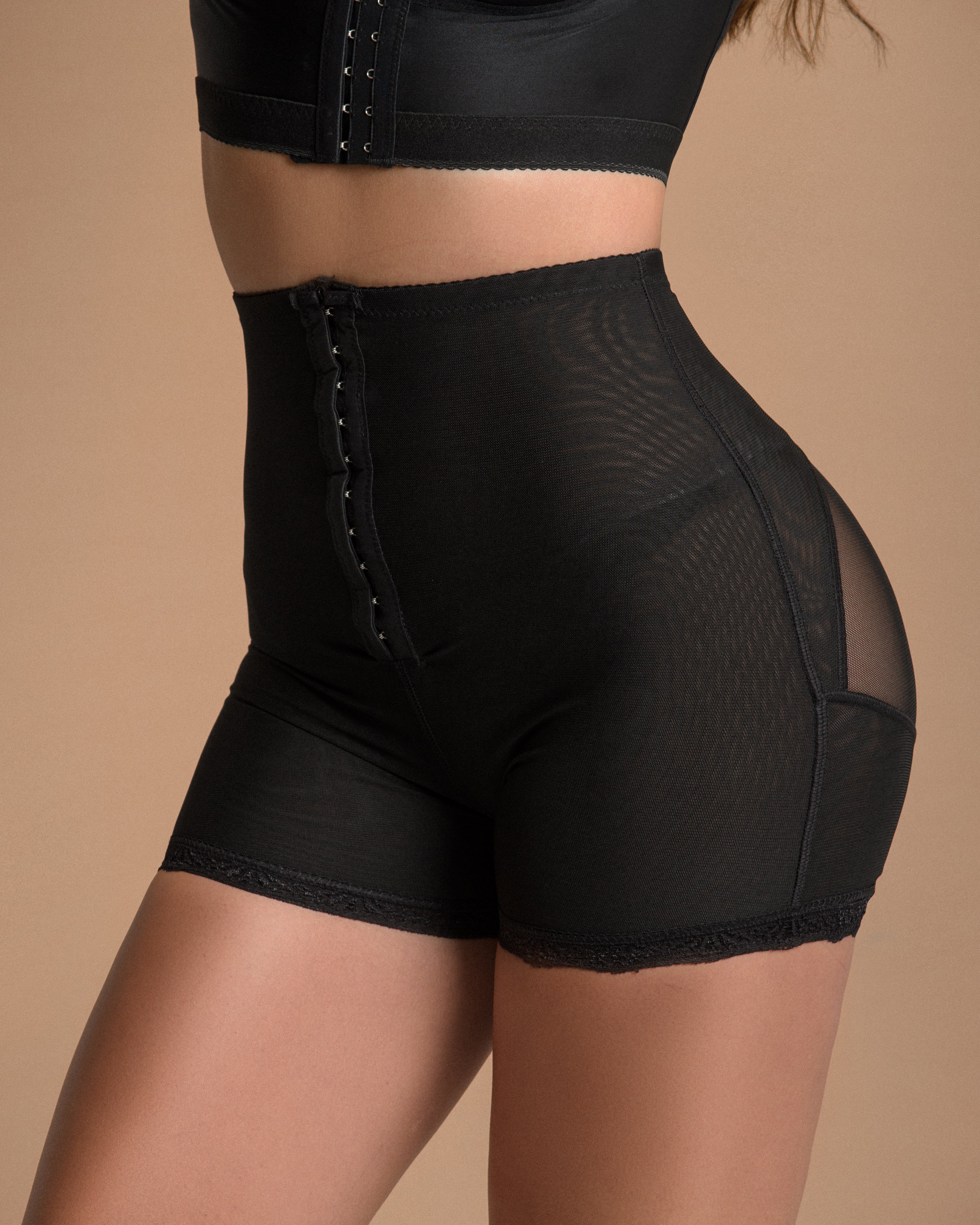 Short con gafetes corte bajo OBRA BENEFICA