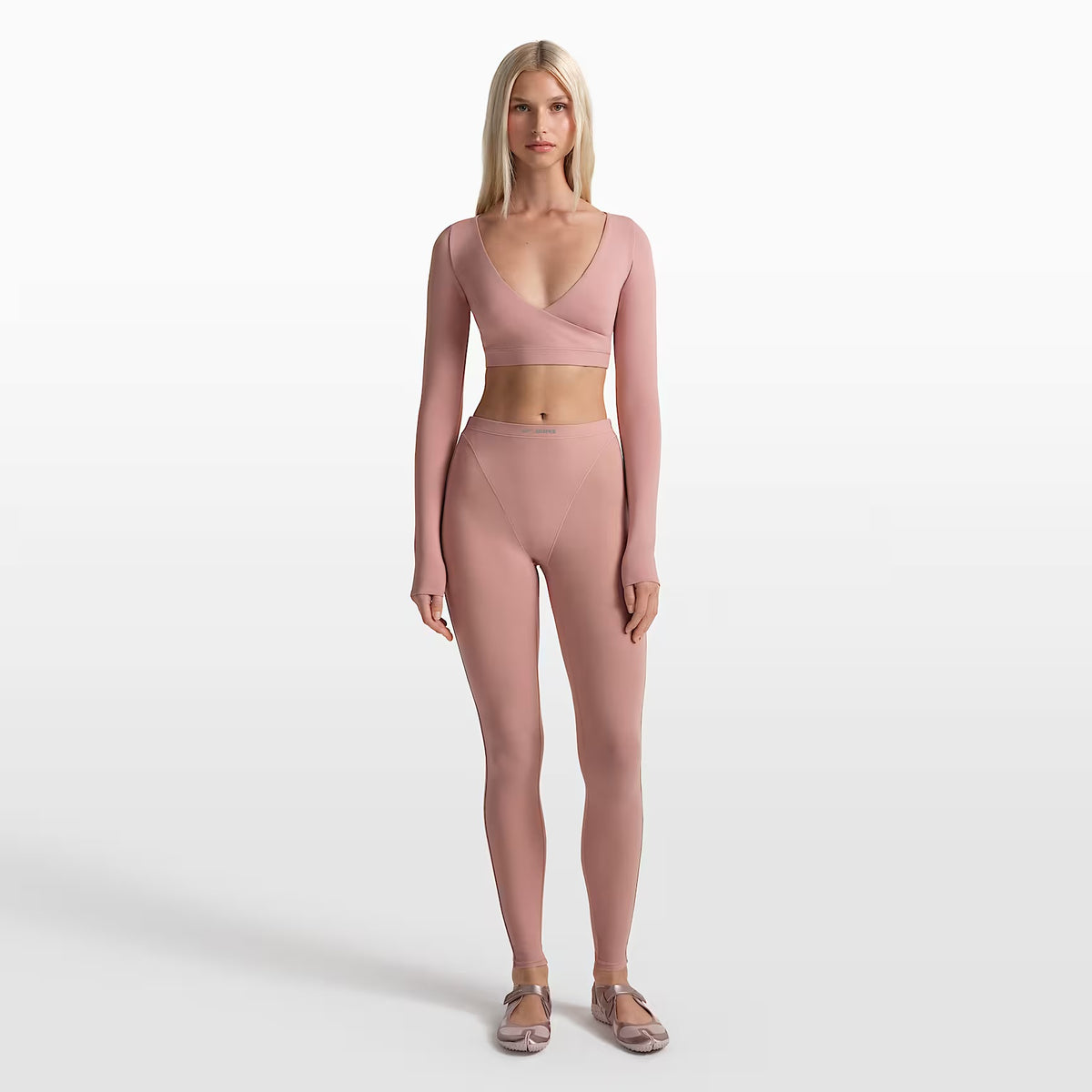 NIKESKIMS, weightless layers vpanel legging