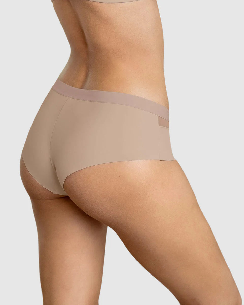 092022 Panty cachetero con franja transparente decorativa LEONISA