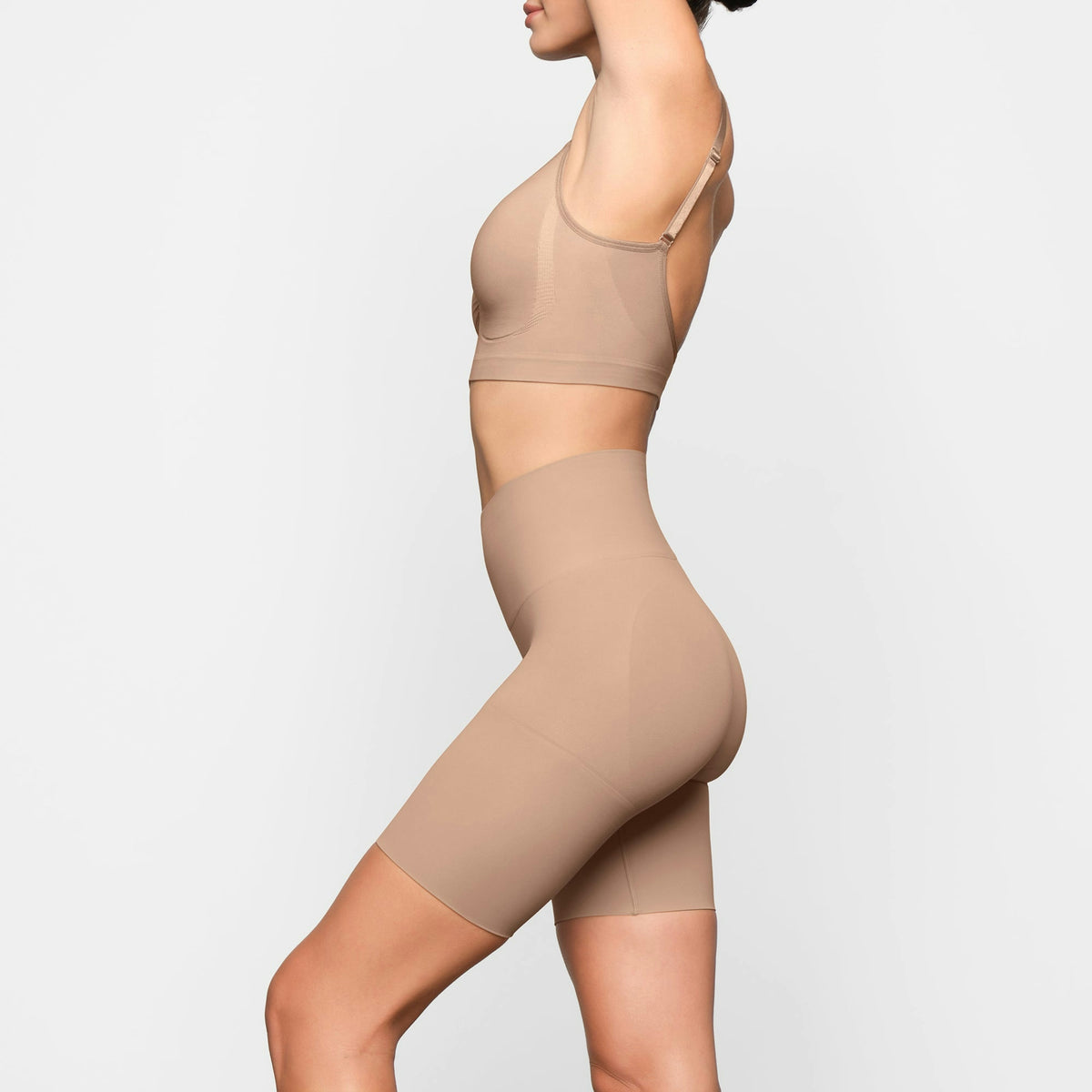 SEAMLESS SCULPT BUTT LIFTING SHORT SKIMS