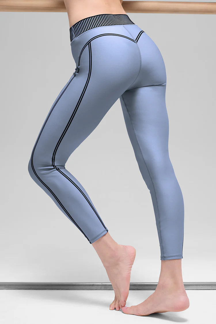 ALO Airlift High-Waist 7/8 Line Up Legging and bra
