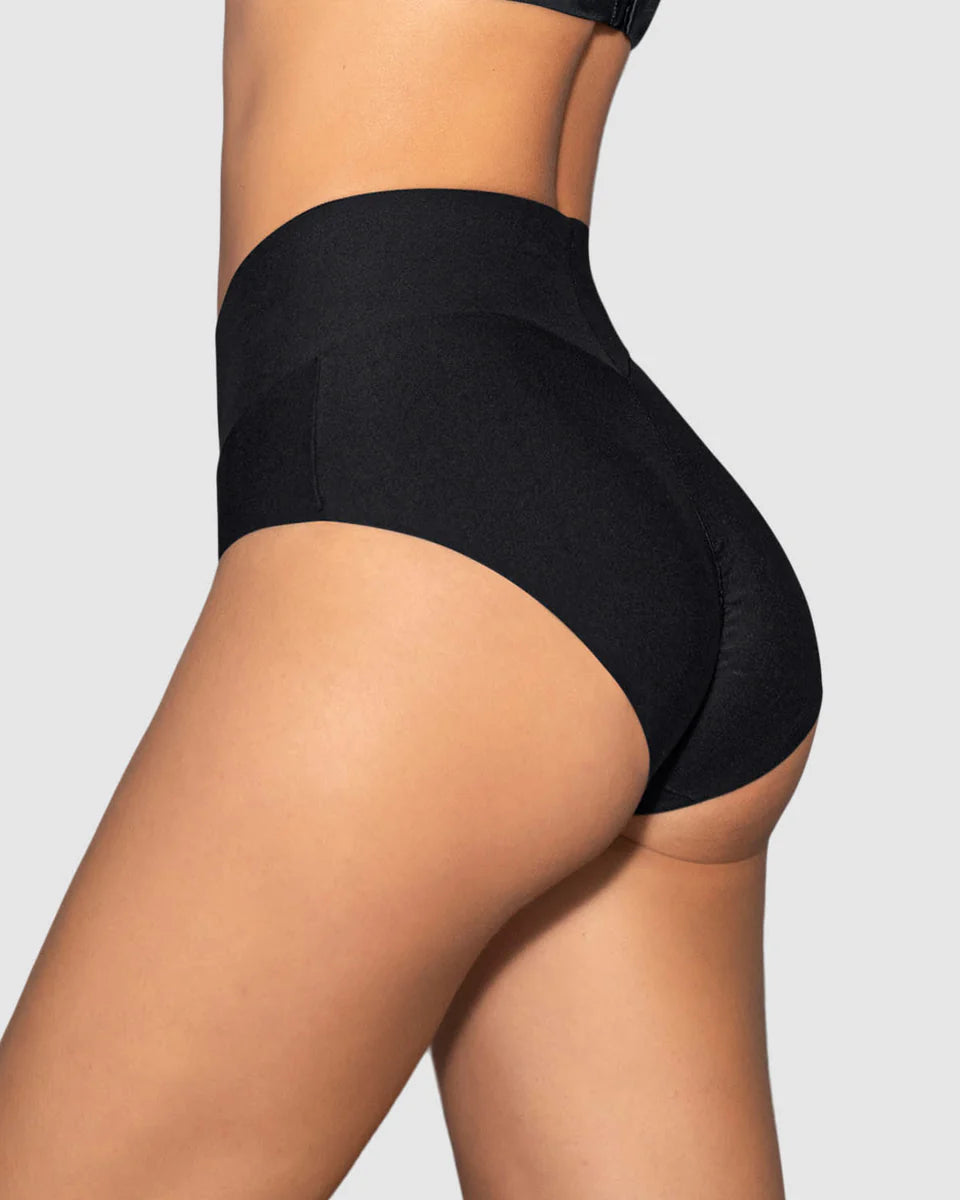 092045 Panty clásico tiro alto de control fuerte de abdomen LEONISA