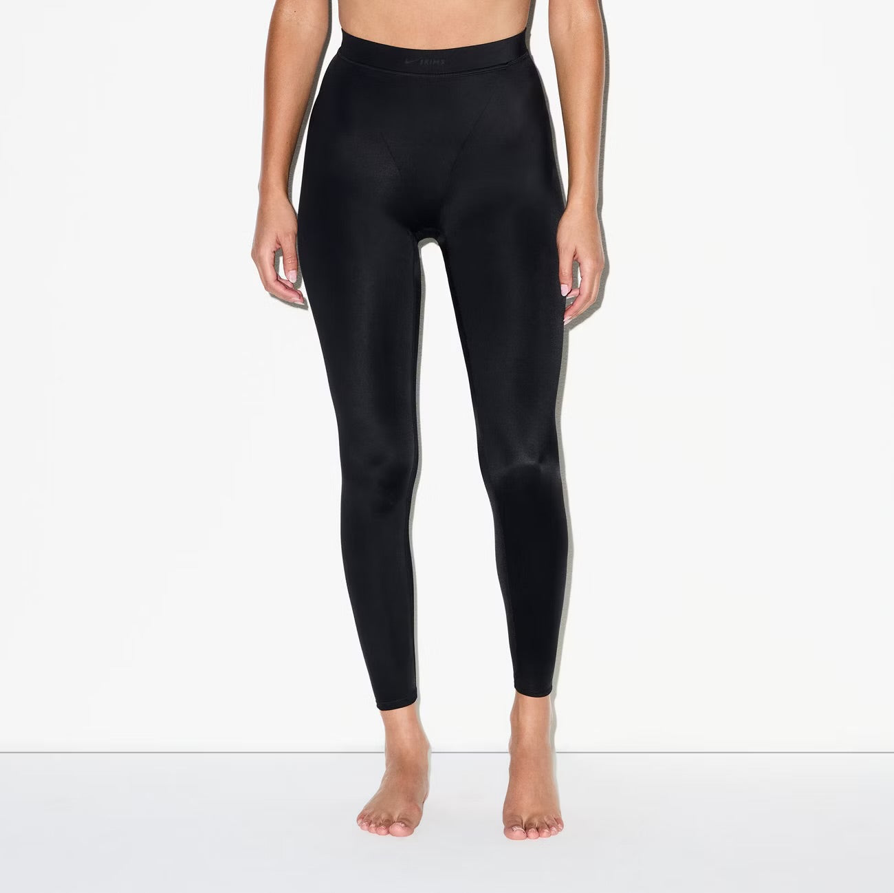 NIKESKIMS shine high waisted v panel 26" leggings