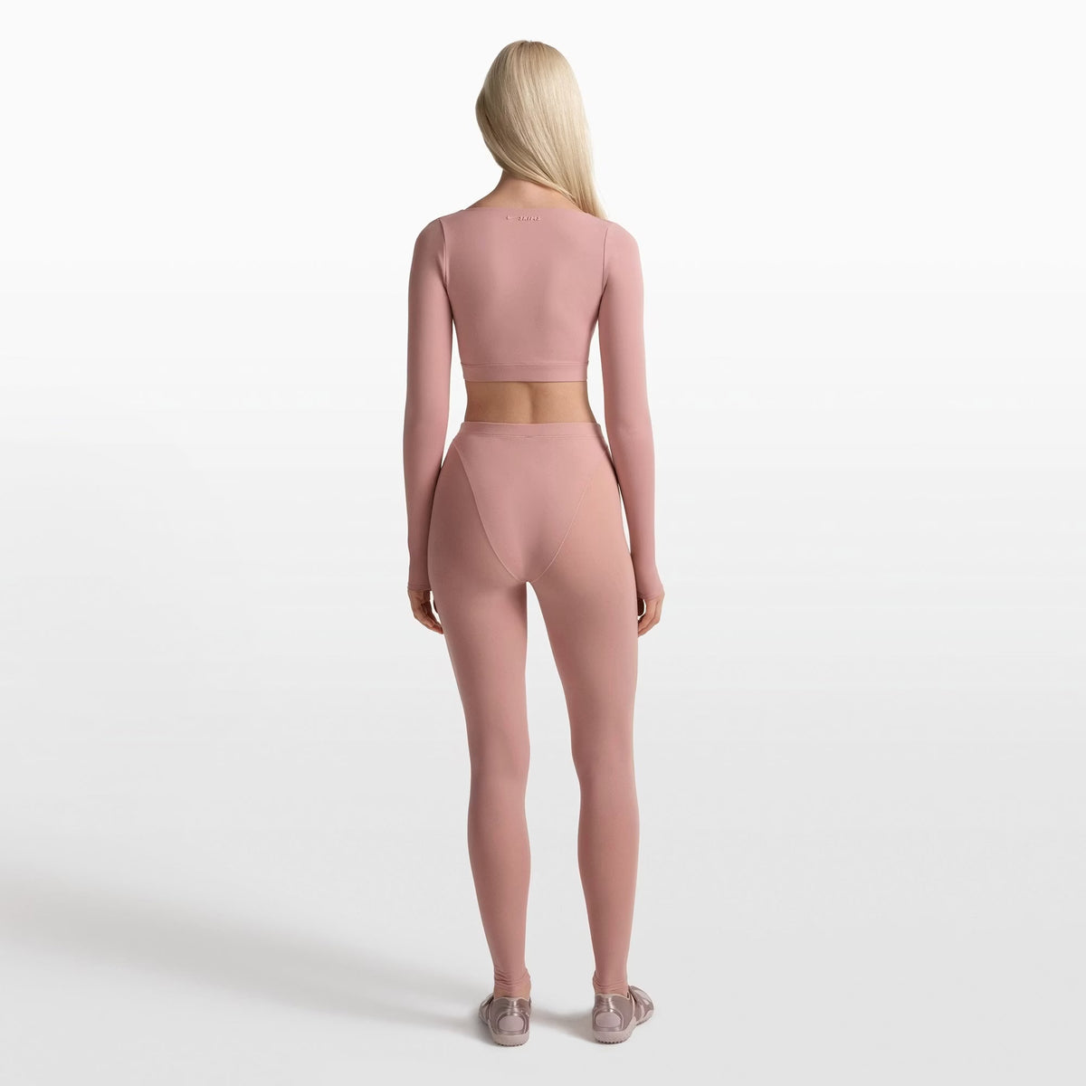 NIKESKIMS, weightless layers vpanel legging