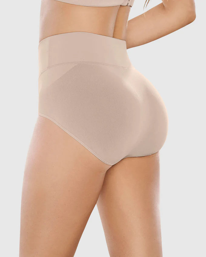 012841 LEONISA Panty faja de control moderado tiro alto en SkinFuse