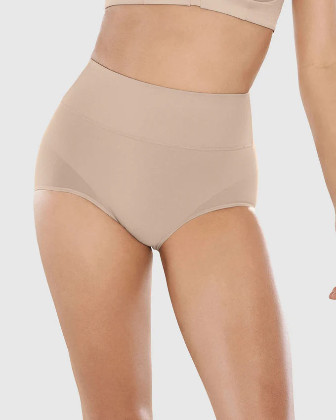 012841 LEONISA Panty faja de control moderado tiro alto en SkinFuse