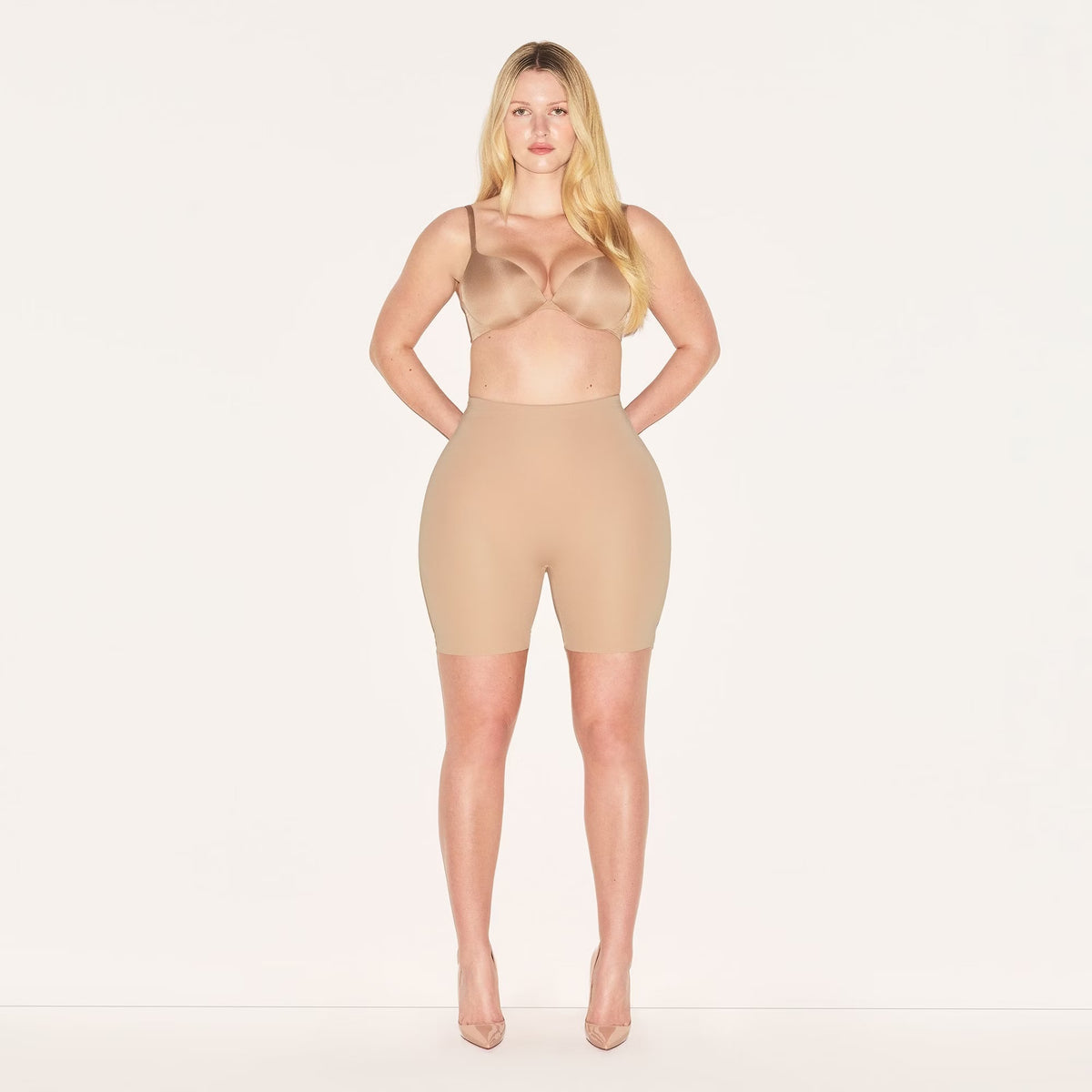Skims body hip shaping mid thigh short