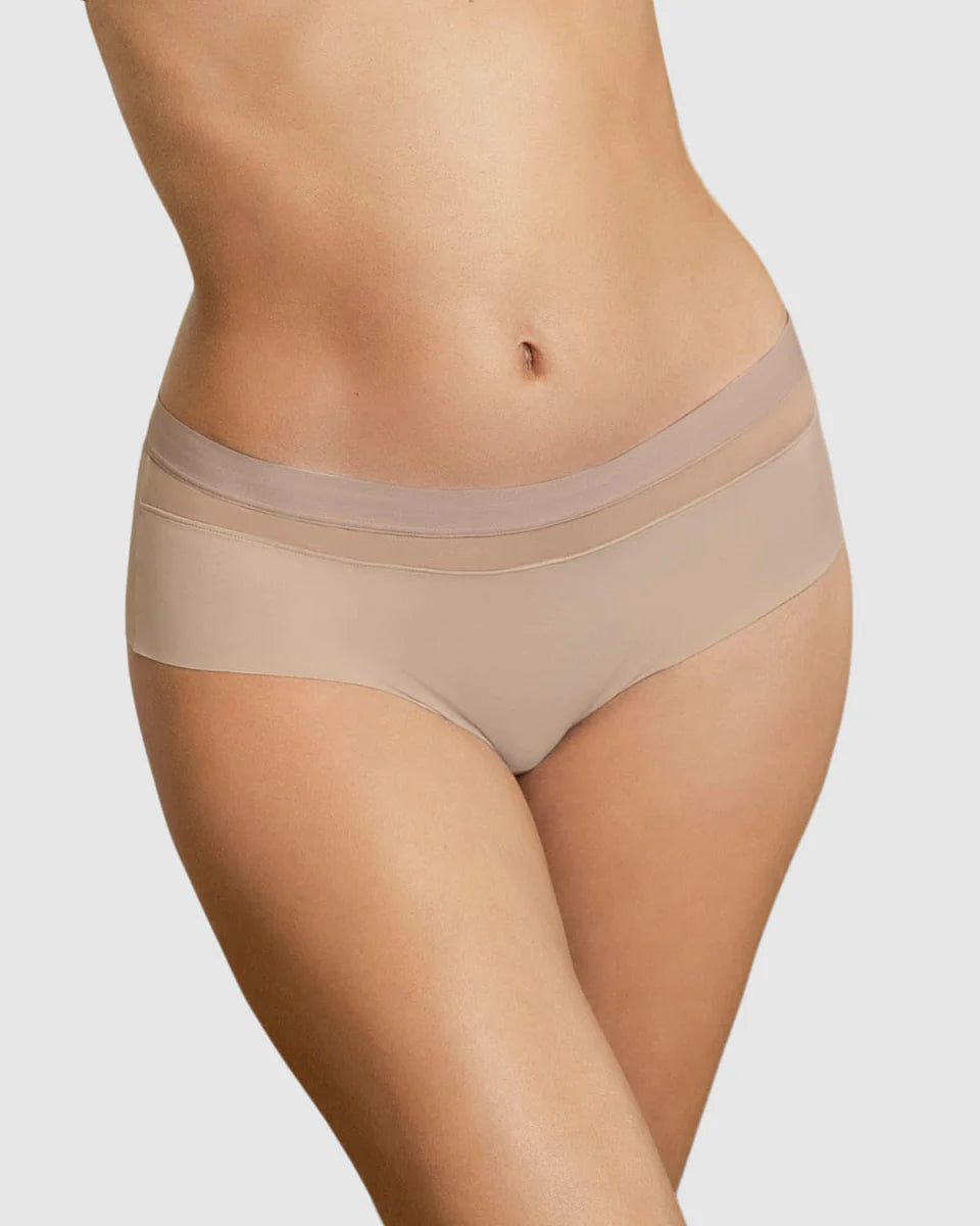 092022 Panty cachetero con franja transparente decorativa LEONISA
