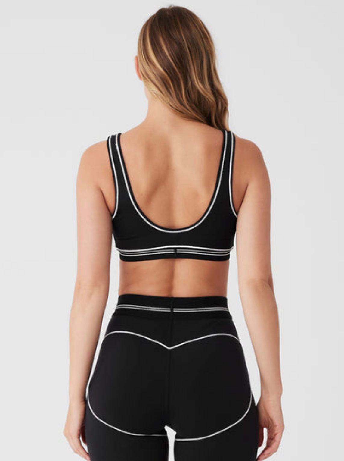 セット販売【Alo Yoga】Airbrush Heart Throb Bra & Legging NWT Alo Yoga Airbrush Heart Throb Bra & Leggings Set in