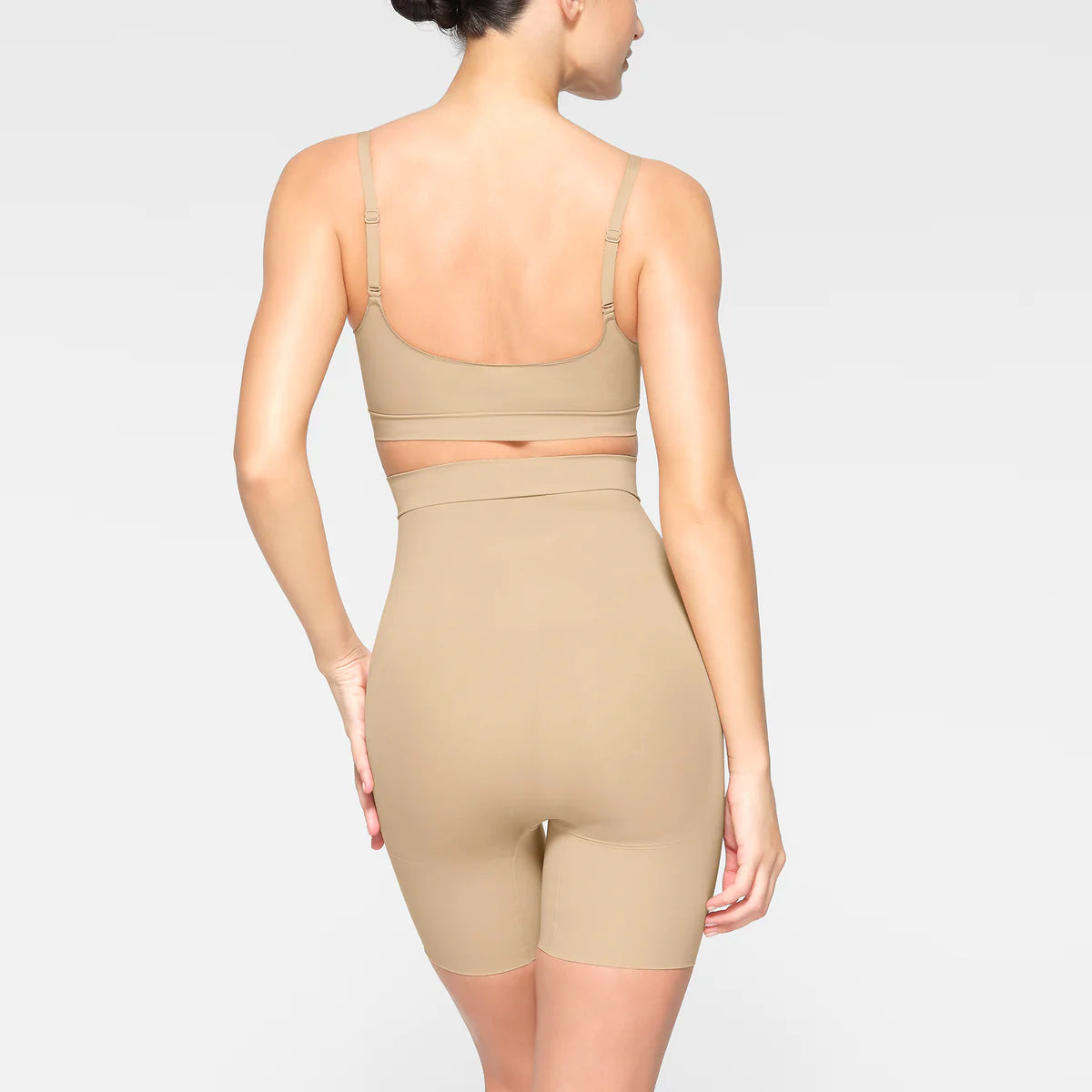 EVERYDAY SCULPT HIGH-WAISTED MID THIGH SHORT SKIMS
