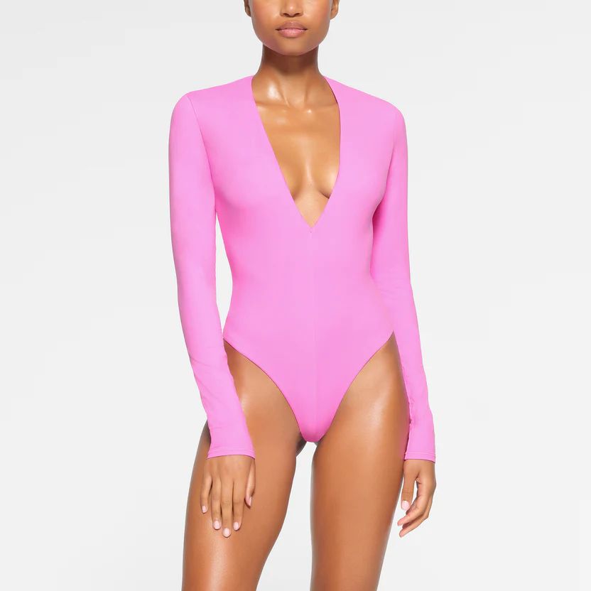 SKIMS FITS EVERYBODY
PLUNGE BODYSUIT