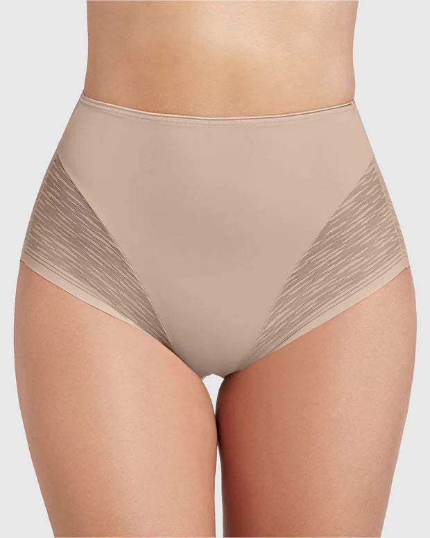 Panty faja clásico invisible con transparencias en glúteos y laterales LEONISA 012984