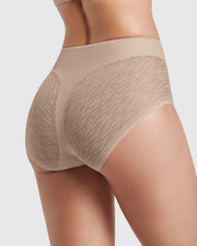 Panty faja clásico invisible con transparencias en glúteos y laterales LEONISA 012984