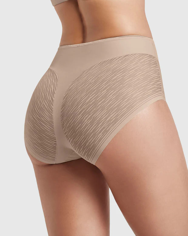 Panty faja clásico invisible con transparencias en glúteos y laterales LEONISA 012984