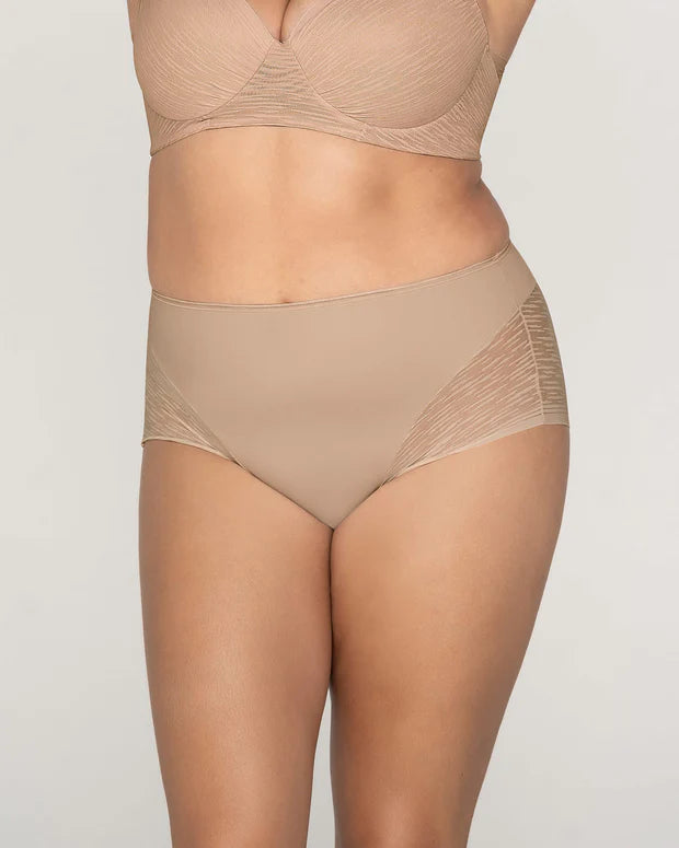Panty faja clásico invisible con transparencias en glúteos y laterales LEONISA 012984
